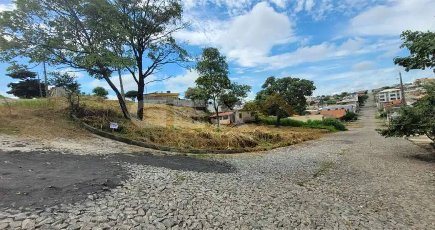 Terreno à venda na Rua Bom Jardim, LOTE 182 Q, Sagrada Família, Divinópolis