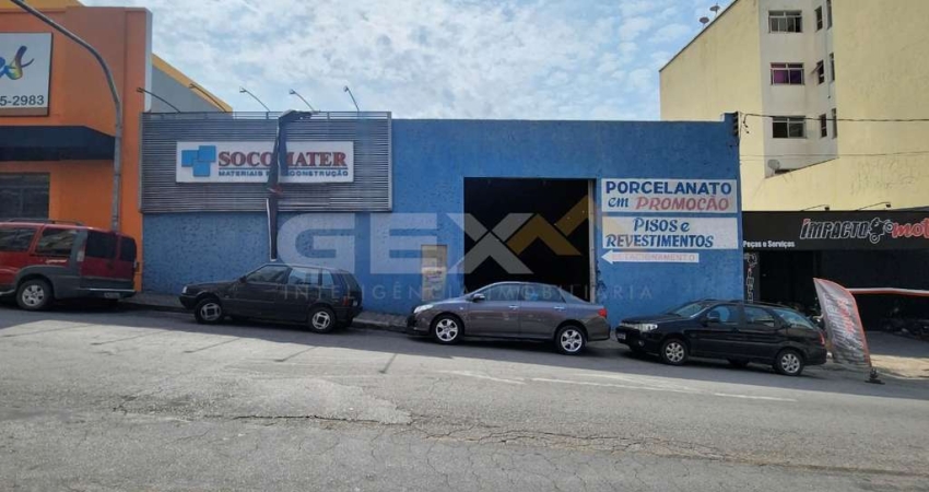 Galpão à venda com 800m²,  sendo 20m² de frente, Rua Piauí, Centro - Divinópolis