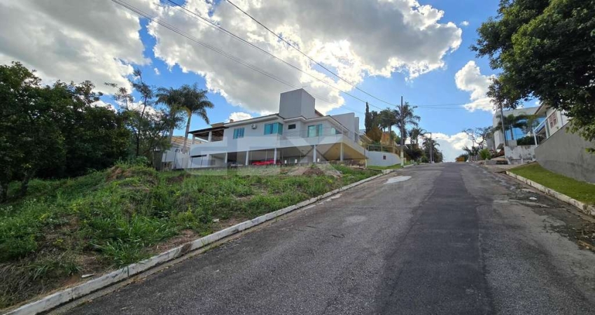 Lote à venda de 600m² sendo 20m X 30m no Condomínio Ville Royalle - Divinópolis/