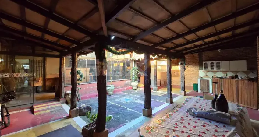 Casa com 3 quartos à venda na Rua Interlagos, 721, Manoel Valinhas, Divinópolis