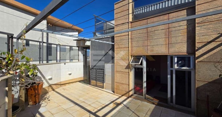 Cobertura Triplex à venda no Centro, com área gourmet, churrasqueira, ducha e ár