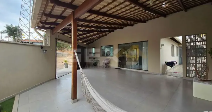 Casa à venda no Residencial Fonte Boa, com 3 quartos sendo 1 suíte, área gourmet