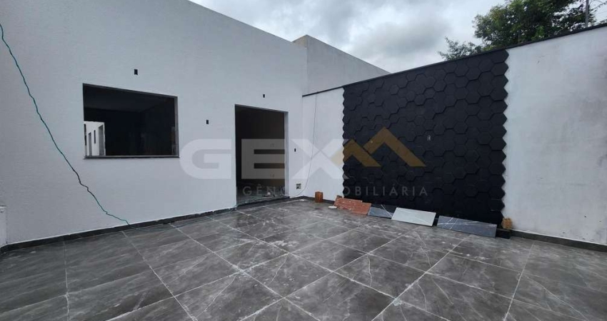 Casa à venda no Interlagos, 03 quartos, 01 suíte, 02 vagas.