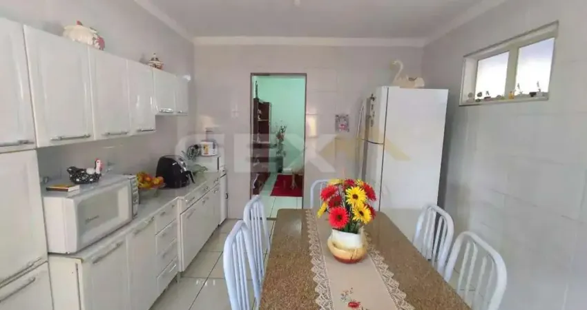 Casa à venda no bairro Fonte Boa, 3 quartos sendo 1 suíte e quintal.