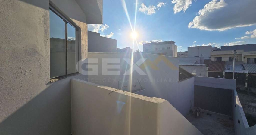 Sobrado no bairro Dona Rosa, 2 quartos e cozinha americana.