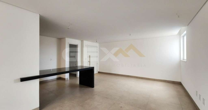 Apartamento à venda no Centro, 3 quartos sendo 1 suíte e escritório.