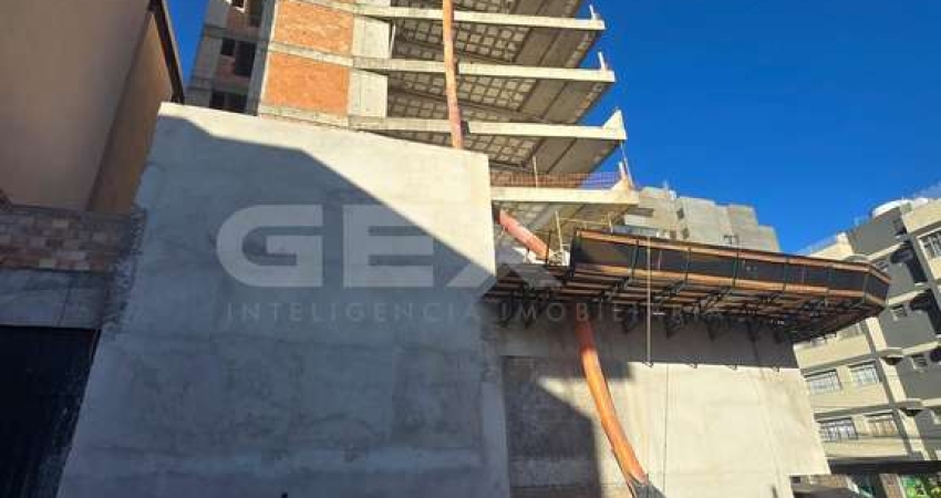 Apartamento à venda no Centro, 4 quartos sendo 3 suítes.