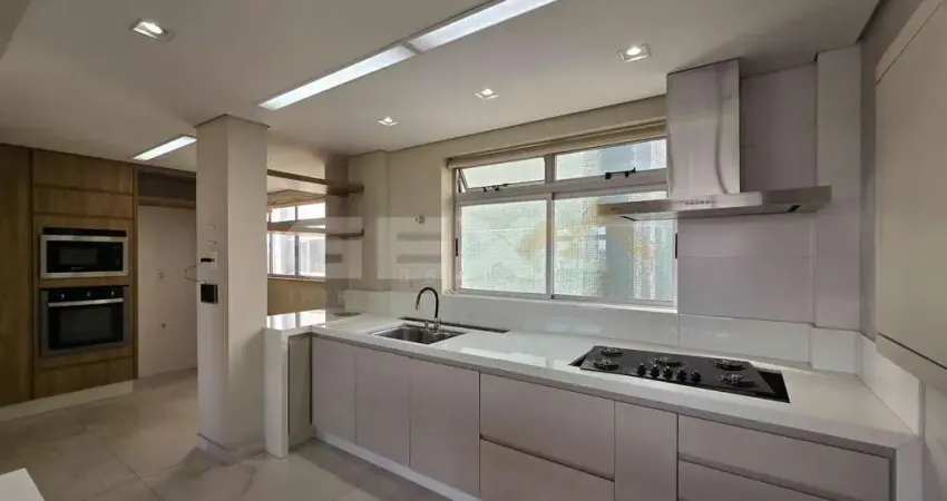 Apartamento à venda no Centro, 2 quartos sendo 1 suíte com closet.