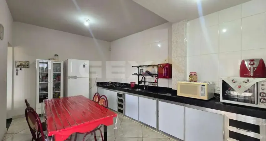 Casa à venda no bairro Nações de 3 pavimentos, 4 quartos e terraço com cozinha g