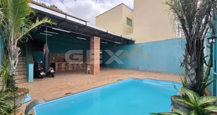 Casa à venda de 3 pavimentos no bairro Halim Souki, 4 quartos, 2 suítes e 6 vaga