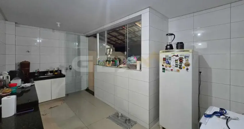 Apartamento à venda no bairro São José, 2 quartos, 1 suíte e 2 vagas.