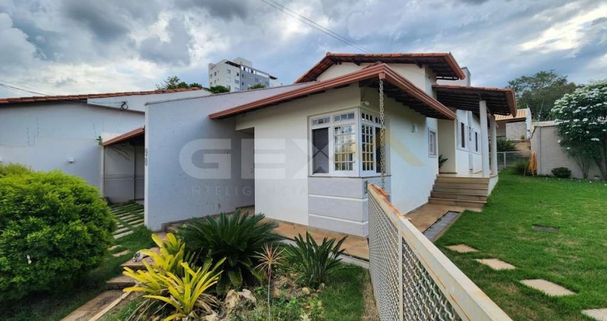 Casa à venda, 03 quartos, 01 suíte, escritório, espaço gourmet com Spa, 04 vagas