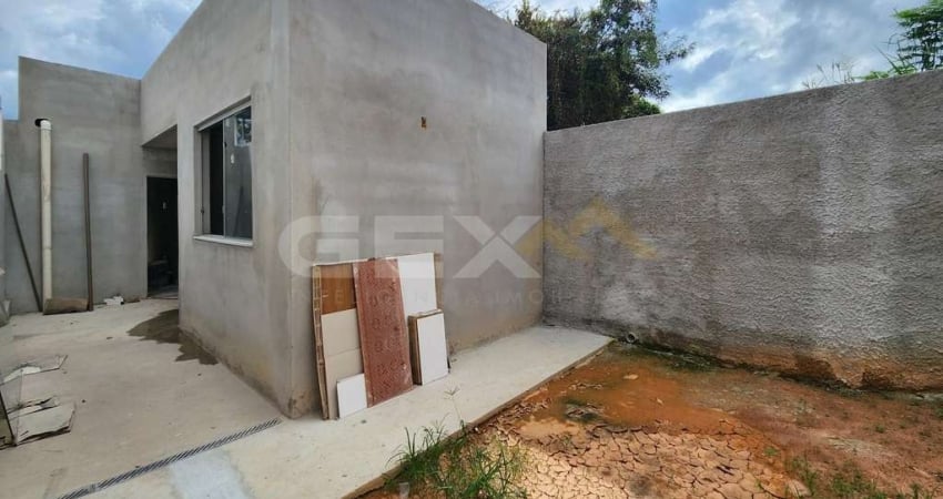 Casa à venda no bairro Nova Fortaleza, 2 quartos e 3 vagas.