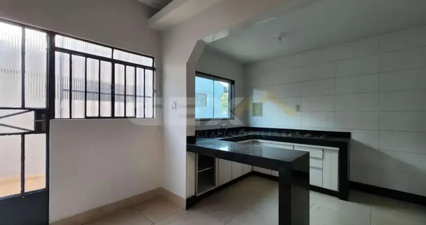 Casa à venda no Esplanada, 3 quartos, 1 suíte, área gourmet e 6 vagas.