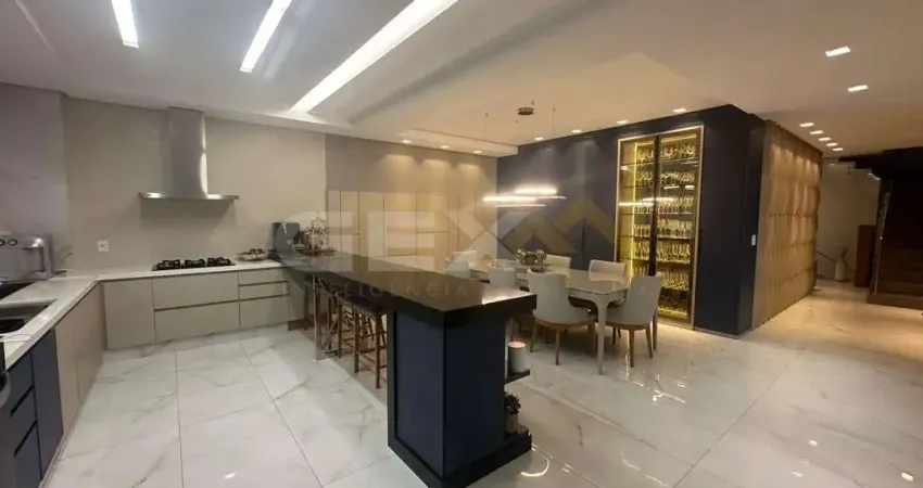 Cobertura triplex à venda no Centro, 4 quartos, 2 suítes e 2 vagas.