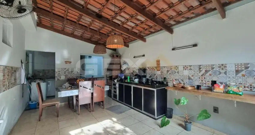 Casa à venda no bairro Davanuze, 2 quartos e espaço gourmet.