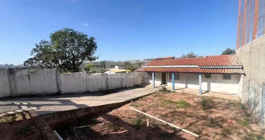 Casa à venda no bairro Bela Vista, 2 quartos, 1 suíte e 4 vagas.