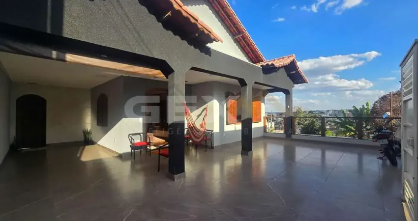 Casa à venda no bairro Bela Vista, 3 quartos, 1 suíte e 10 vagas.