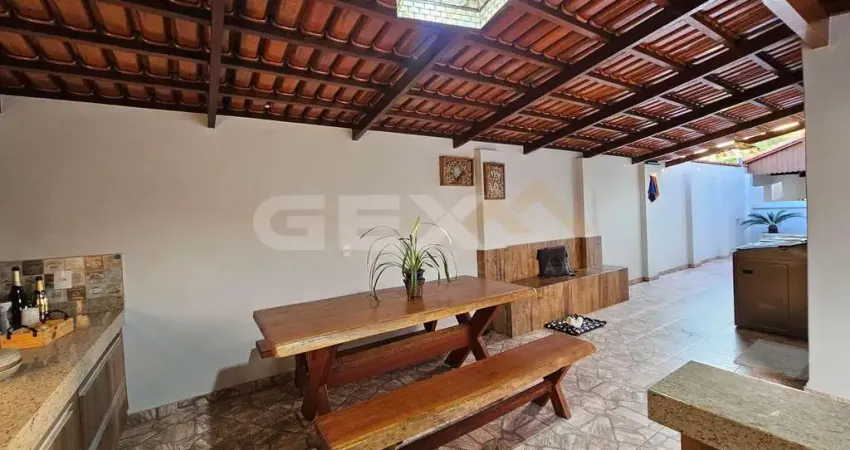 Casa à venda no bairro Porto Velho, 3 quartos, espaço gourmet e 2 vagas.