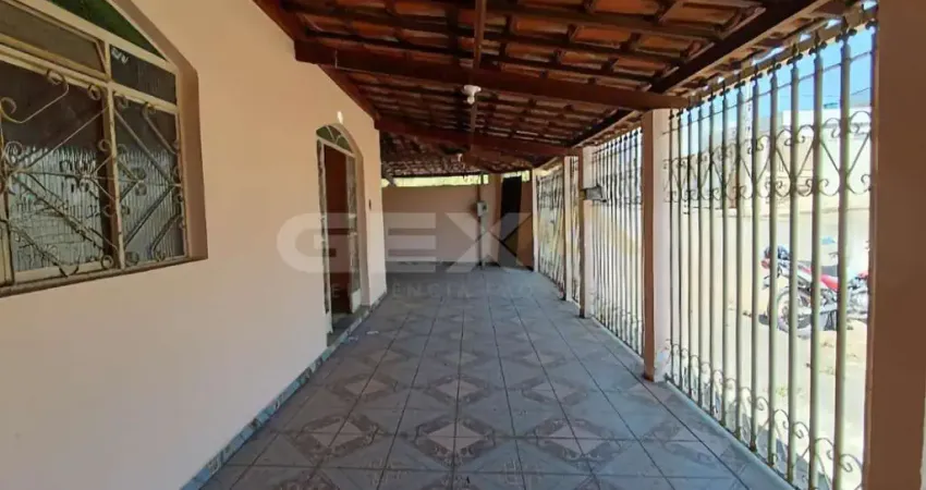 Casa à venda no bairro são judas, 3 quartos, varanda e 2 vagas.