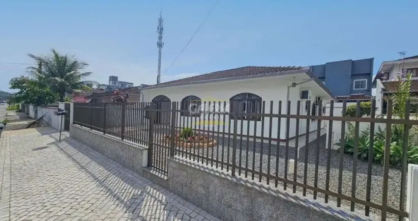 Casa com 3 quartos à venda no Jardim Iririú, Joinville