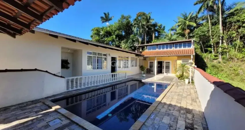 Casa com 4 quartos à venda no América, Joinville