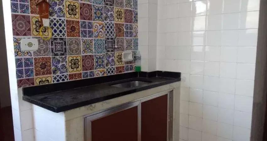 Ótimo apartamento na Rua Irineu Marinho continuação da Gavião Peixoto em Icaraí.