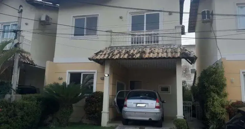 Excelente Casa no Condomínio Petit Village.