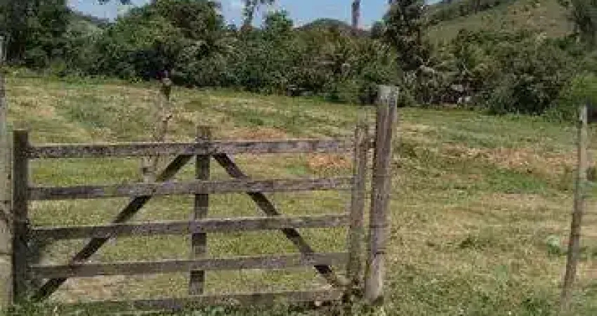 Vendo Área de 1714 m2 na Rua Carlos Ferreira 660 no Bairro Chácaras Pinhão em Tanguá.
