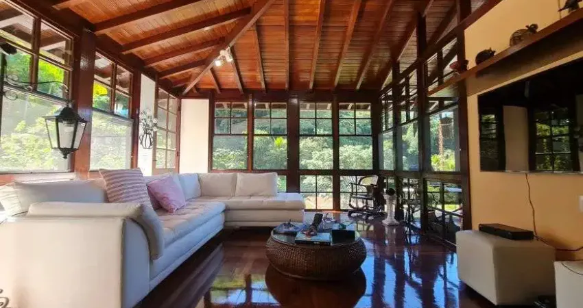 Excelente Casa no Condominio Grotão em Itaipu - Niterói