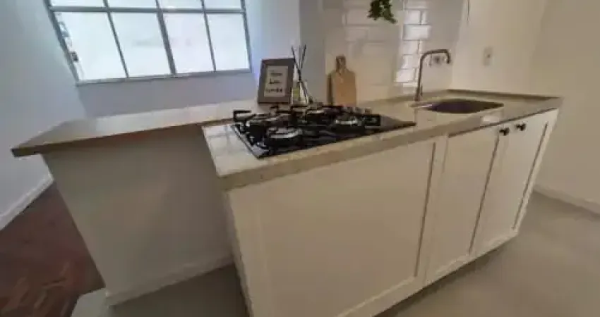 Excelente apartamento reformado na travessa capitão zeferino em icaraí - niterói