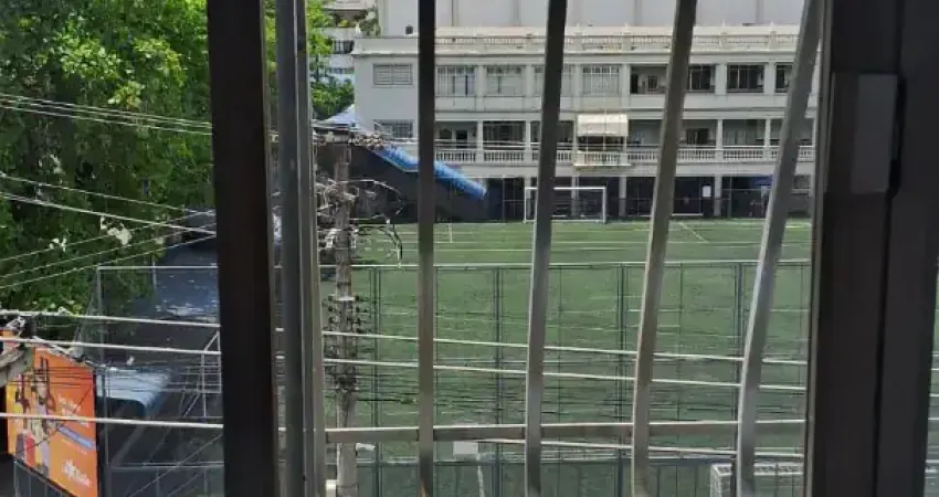 Alugo excelente apartamento na avenida roberto silveira em frente ao renomado colégio abel.