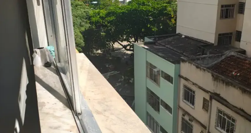 Excelente Apartamento no Centro de Niterói entre o Plaza e a Faculdade Estácio