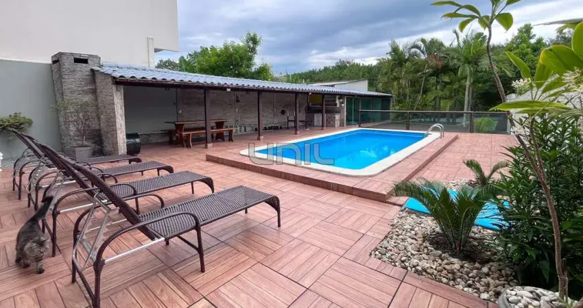 Casa com 4 quartos à venda na Avenida Governador Jorge Lacerda, 1964, Costeira do Pirajubaé, Florianópolis