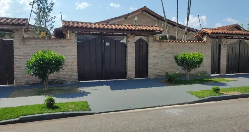 Linda casa de condominio fechado, no bairro porto novo em caraguatatuba-sp