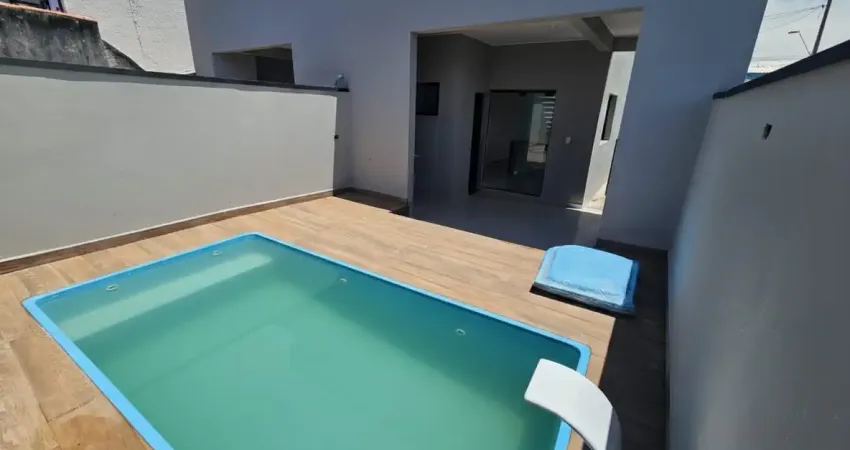 Lindo sobrado com piscina, 2 quartos sendo 2 suítes em caraguatatuba-sp