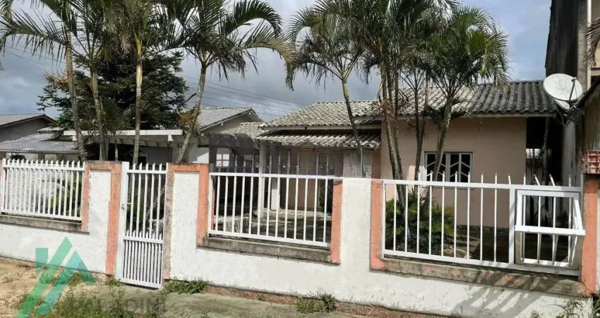 Casa à venda no bairro nova brasília em imbituba – 2 dormitórios, edícula mobiliada e 360 m² de terreno