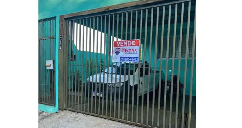 Casa mobiliada 77,22m², com edícula, 2 quartos, sala e cozinha.