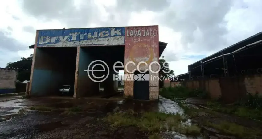 Barracão / Galpão / Depósito para alugar na Avenida José Andraus Gassani, 5042, Distrito Industrial, Uberlândia