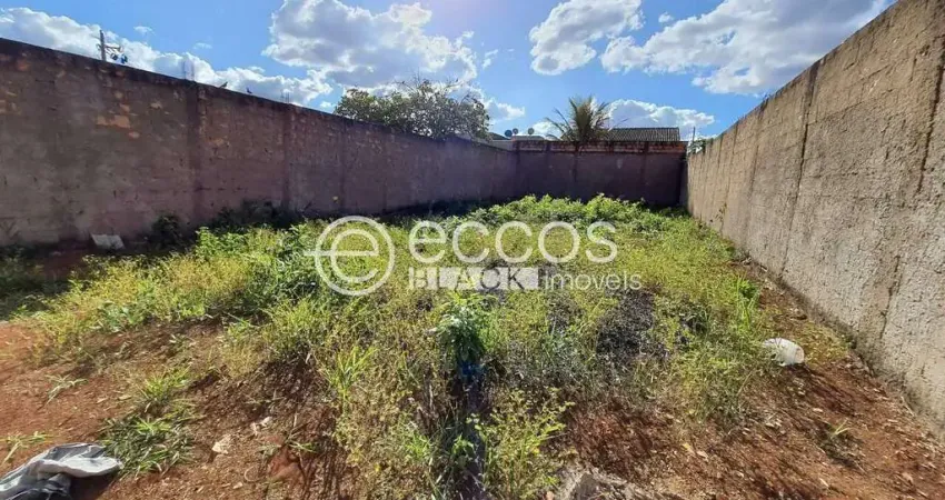 Terreno à venda na Rua Andorra, 133, Laranjeiras, Uberlândia