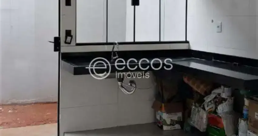 Casa à venda, 2 quartos, 2 vagas, Luizote de Freitas - Uberlândia/MG