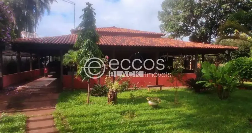 Chácara à venda, 3 quartos, 1 suíte, 6 vagas, zona rural - uberlândia/mg