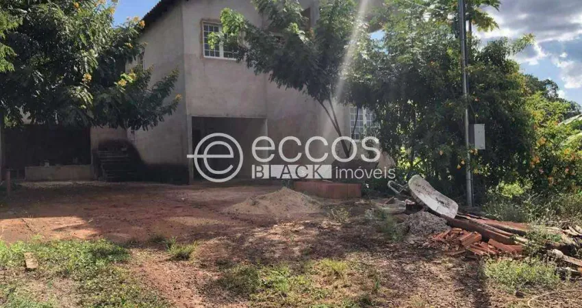 Chácara à venda, 4 quartos, 1 suíte, área rural de uberlândia - uberlândia/mg