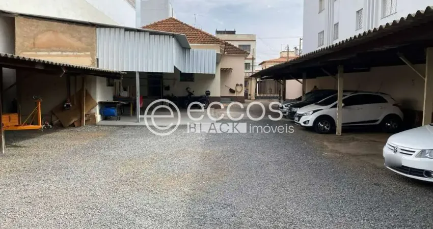 Terreno à venda na Avenida Cesário Alvim, 1327, Centro, Uberlândia