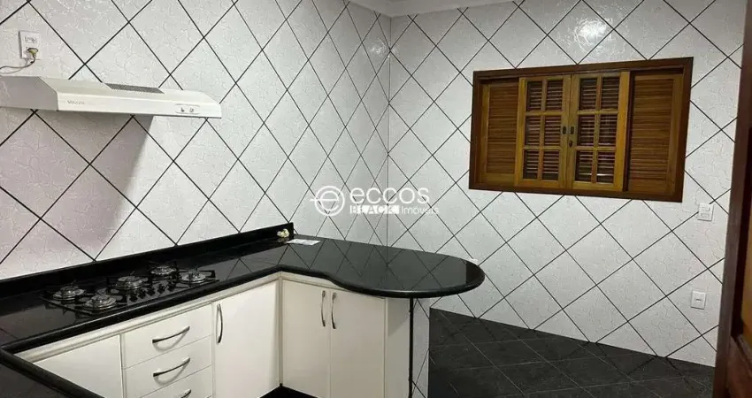 Casa à venda, 3 quartos, 1 suíte, 2 vagas, Jardim Patrícia - Uberlândia/MG
