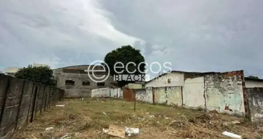 Terreno à venda na Rua Niterói, 617, Nossa Senhora Aparecida, Uberlândia