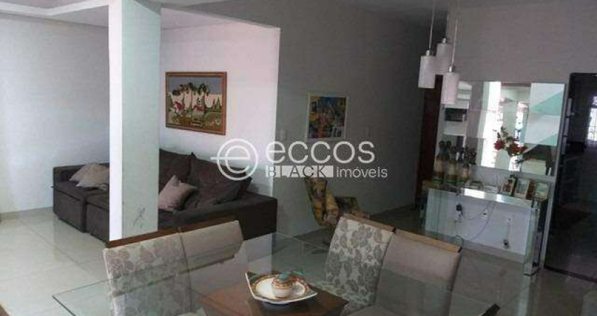 Casa à venda, 3 quartos, 3 suítes, 2 vagas, Jardim Europa - Uberlândia/MG