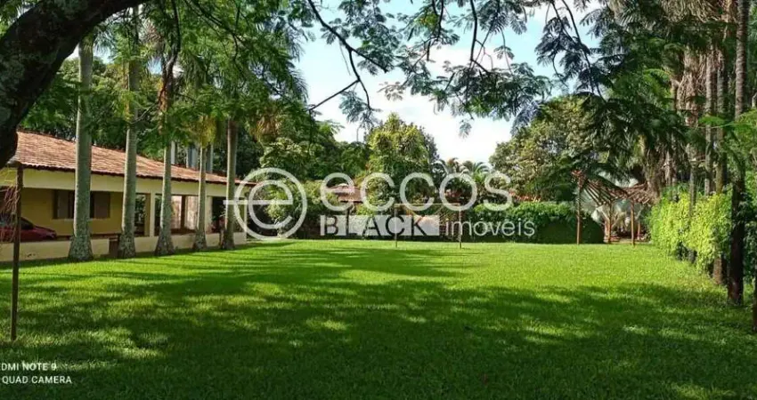 Chácara à venda, 4 quartos, 1 suíte, jockey camping - uberlândia/mg