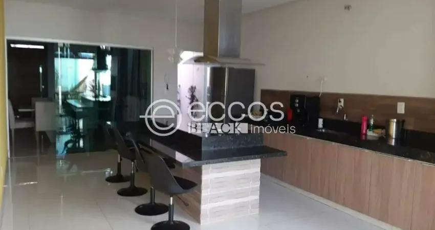 Casa à venda, 3 quartos, 1 suíte, 2 vagas, Minas Gerais - Uberlândia/MG