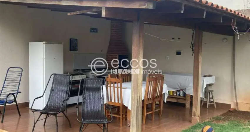 Casa à venda, 4 quartos, 2 suítes, 4 vagas, Santa Mônica - Uberlândia/MG